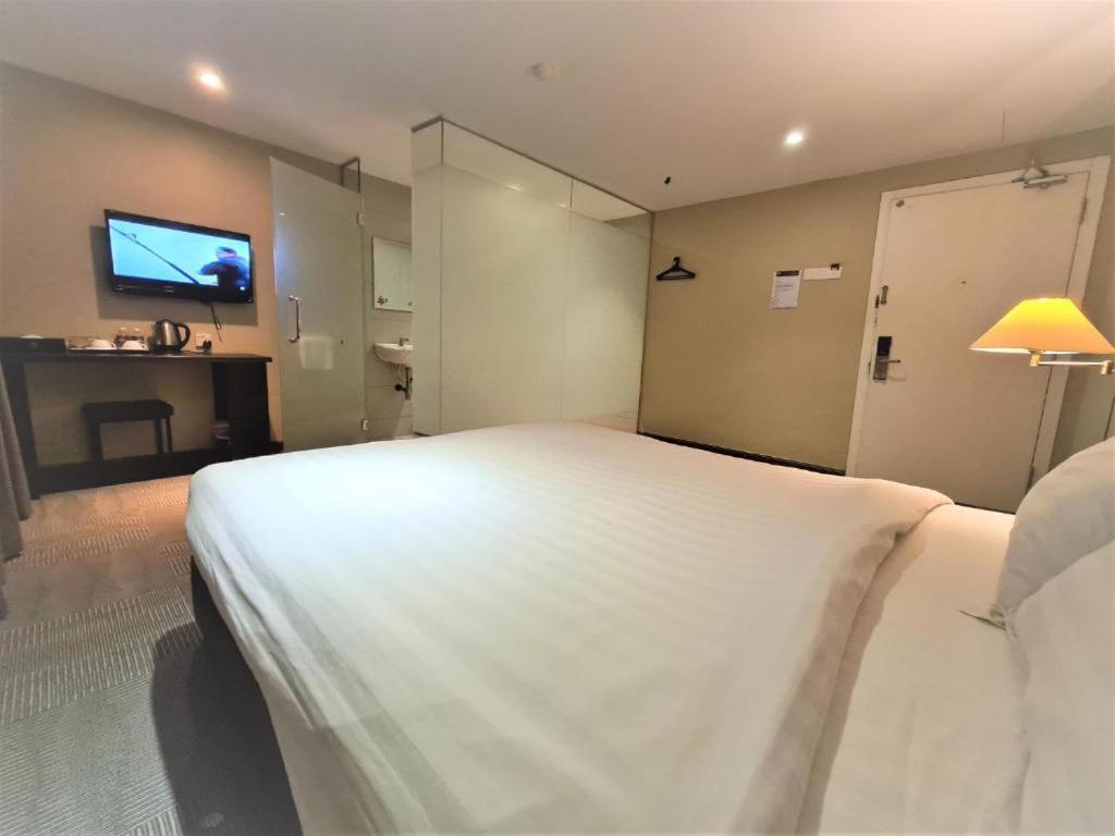 Merdeka Hotel Клуанг Экстерьер фото