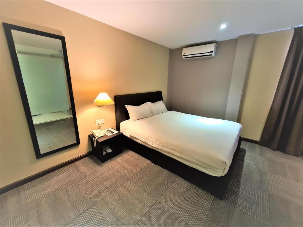 Merdeka Hotel Клуанг Экстерьер фото