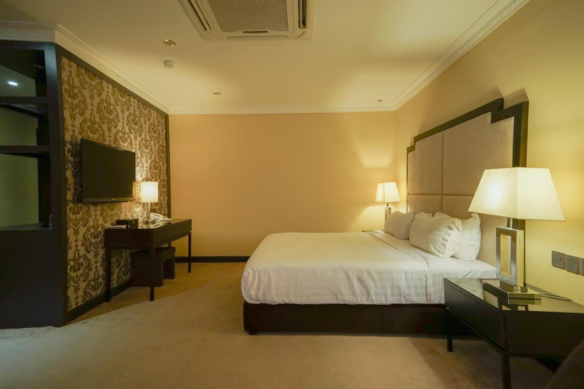 Merdeka Hotel Клуанг Экстерьер фото