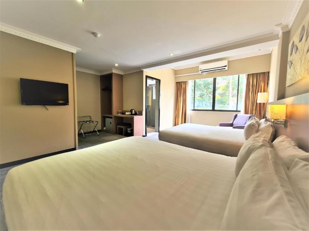 Merdeka Hotel Клуанг Экстерьер фото