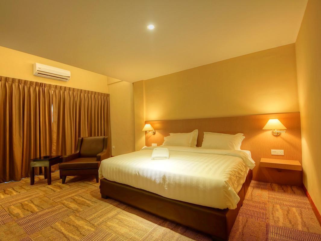Merdeka Hotel Клуанг Экстерьер фото
